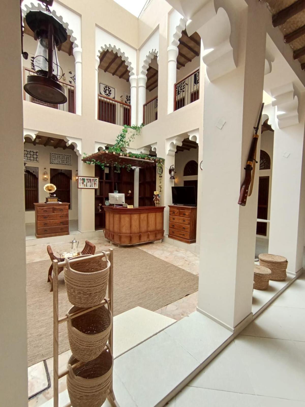 Hyba Heritage Hotel Dubai Exteriör bild